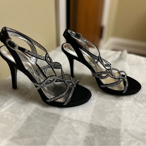 Mia dress shoes/ heels.   7 - Picture 1 of 7